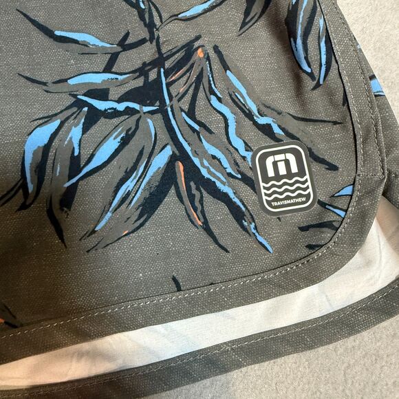TravisMathew Leaf Print Swim Trunks Mens Gray Drawstring Resort Stretch Logo 34" - Picture 3 of 5